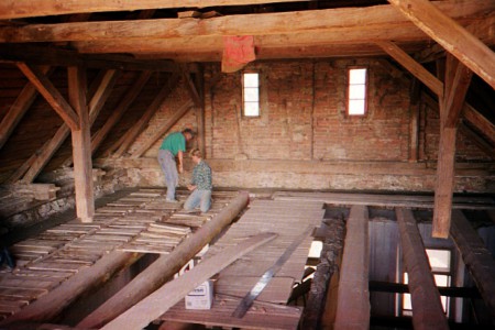 nová podlaha v 2. poschodí, 1999