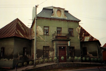 finální podoba mansardové střechy, 1999
