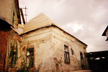 nová krytina ze dvora, 2000