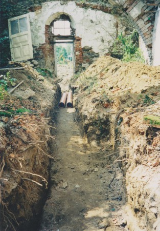 odovd strážkové vody z areálu, 2004